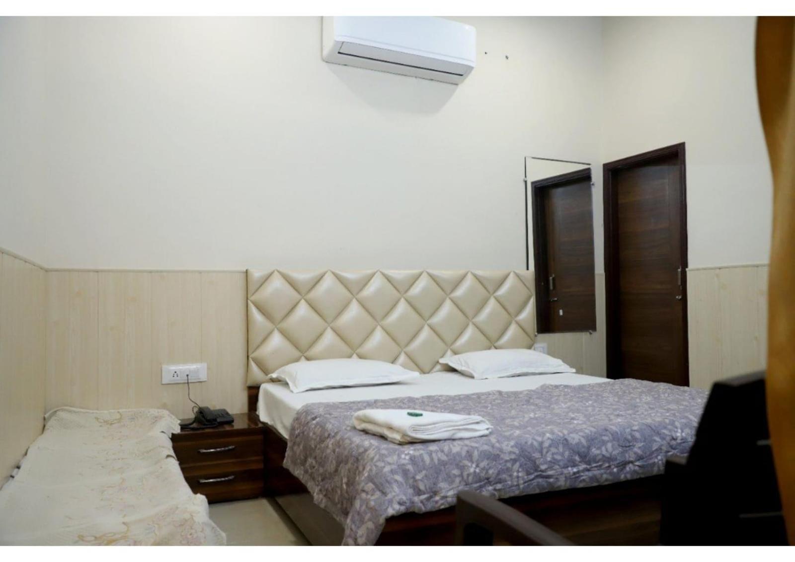 Rk Lodge Амритсар Экстерьер фото