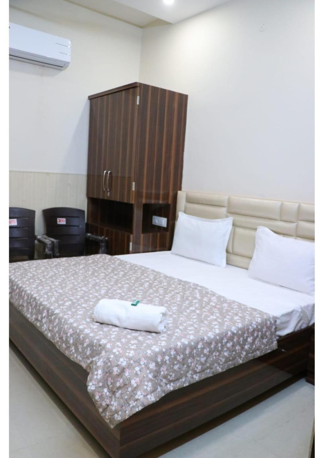 Rk Lodge Амритсар Экстерьер фото